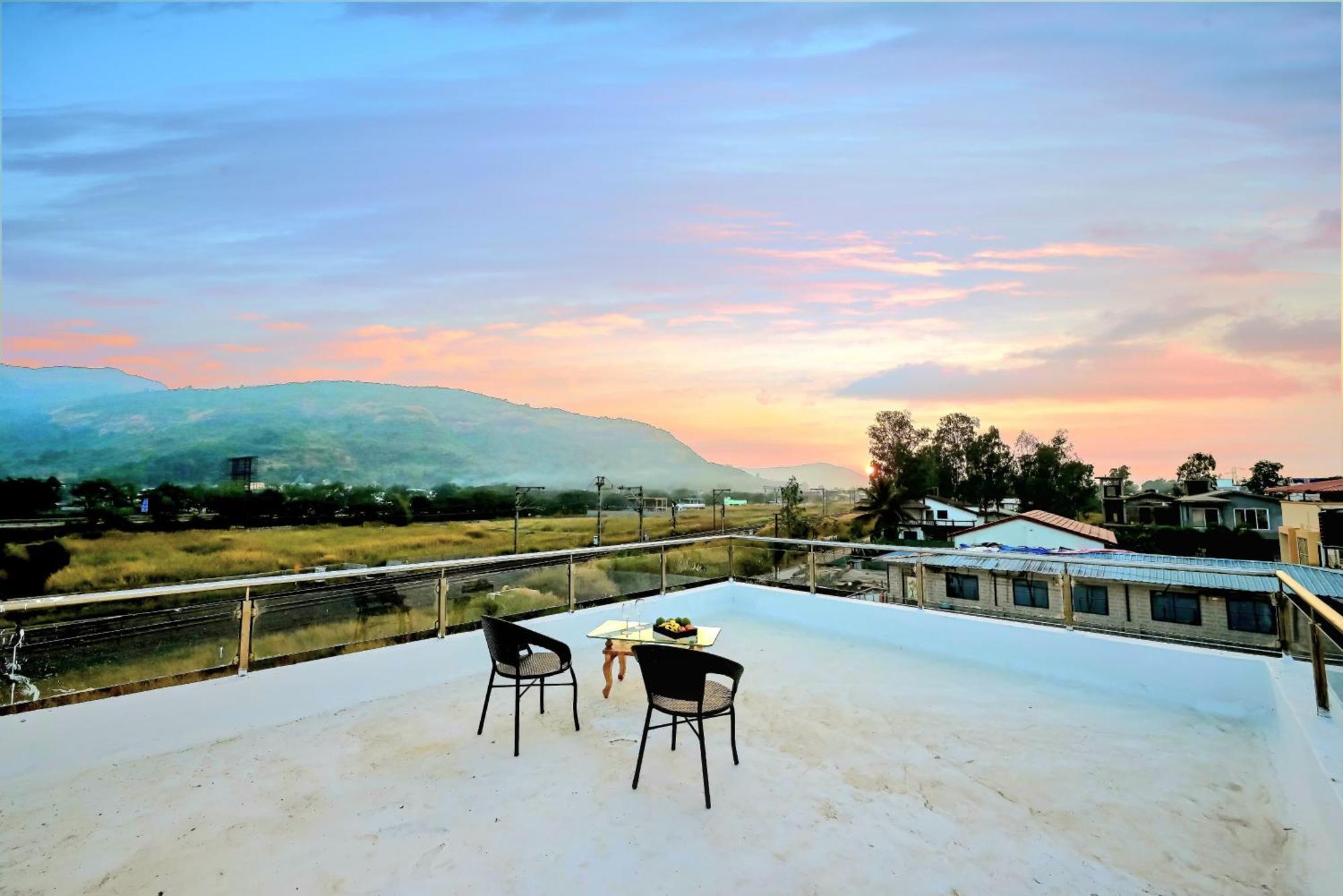 Empyrean Stay II 6Bhk Big Daddy Villa Ll Ac II Pvt Pool II Terrace View II Lux لونافالا المظهر الخارجي الصورة
